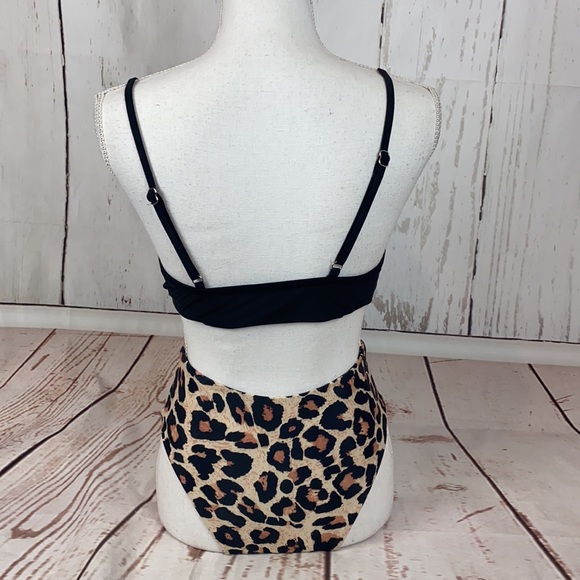 Bikini - Picture 2 of 3